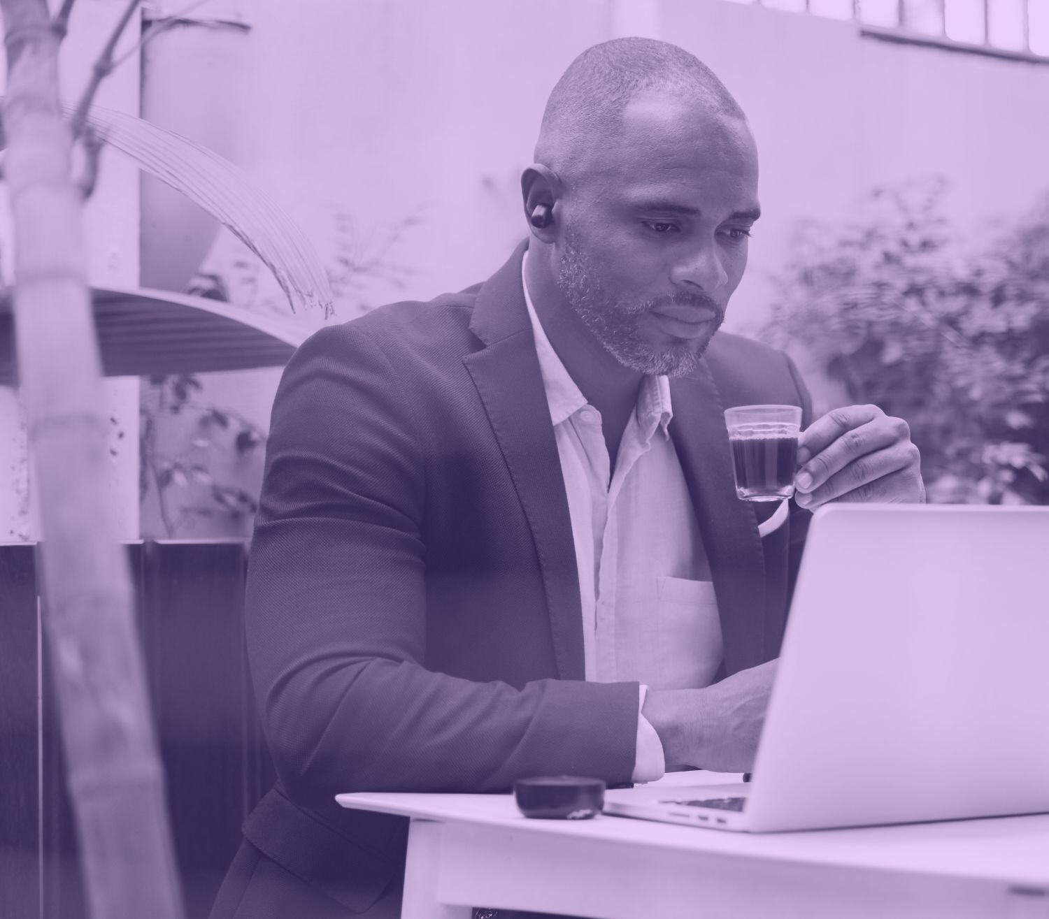 engaged-employee-learning-online